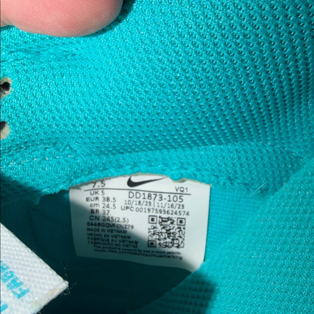 Nike dunks Aqua and White Sneakers - Picture 4 of 5
